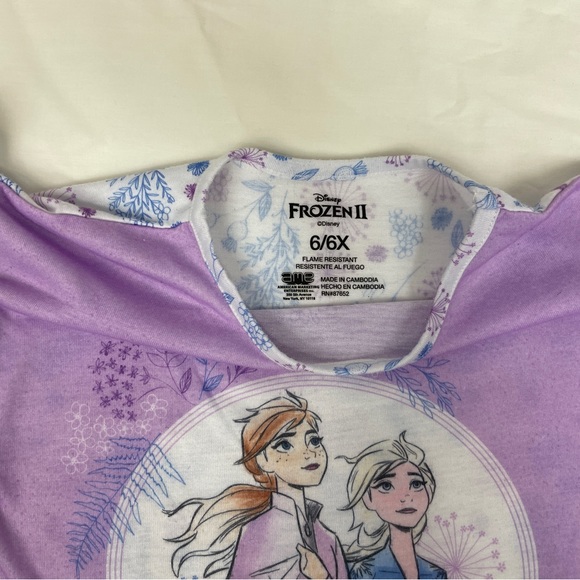 Disney Frozen 2 pajamas set, size 6/6x - Picture 4 of 5